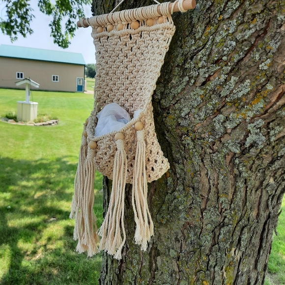 Cream Macrame Woven Wood Bead Fringe Tassles Wall Hanging Pocket Storage - Picture 9 of 10